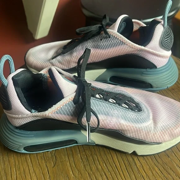 Nike Air Max 2090 pink and black. Used but Great condition! - Picture 7 of 16